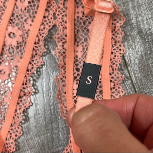 NWOT Victoria's Secret Bralette Lace Size S - Picture 2 of 6